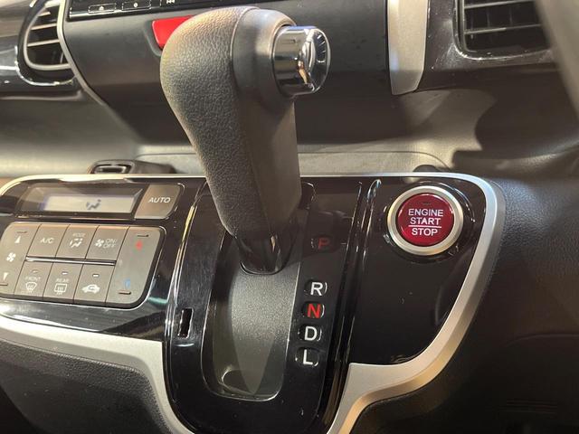 Ｎ－ＢＯＸカスタム Ｇ・Ｌパッケージ　純正ナビ　バックカメラ　電動パワースライドドア　ＥＴＣ車載器　オートエアコン　ステアリングスイッチ　ＨＩＤヘッド　純正１４アルミ　ブラックインテリア　スマートキー　アイドリングストップ　禁煙車（21枚目）