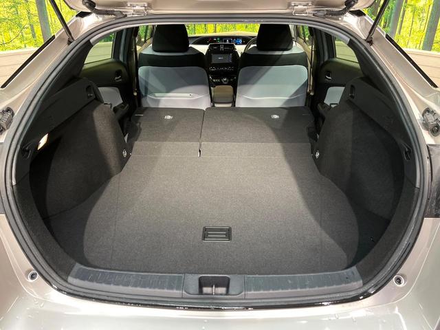 プリウス Ｓ　衝突軽減　純正ナビ　バックカメラ　Ｂｌｕｅｔｏｏｔｈ　クリアランスソナー　レーダークルーズ　ＥＴＣ　ＬＥＤヘッド　純正１５アルミ　革巻きステリング　ステアリングスイッチ　スマートキー　禁煙車（10枚目）