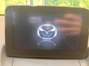 【マツダコネクトナビ】車内の雰囲気にマッチした一体型タイプのナビ。各種車輌設定やＢｌｕｅｔｏｏｔｈ再生等、様々な機能が楽しめます。直感的なダイヤル操作が可能で、使い勝手も良好です。