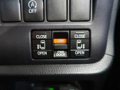 【問合せ　０７４９-２７-４９０７】【両側パワースライドドア】スマートキーや運転席のスイッチで後席両側スライドドアの開閉が可能♪電動だから力を入れてドアを開ける必要がありません。 3