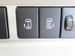 【問合せ　０７４９-２７-４９０７】【両側パワースライドドア】スマートキーや運転席のスイッチで後席両側スライドドアの開閉が可能♪電動だから力を入れてドアを開ける必要がありません。 4