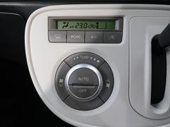 【問合せ　０７４９-２７-４９０７】【オートエアコン】一度お好みの温度に設定すれば、車内の温度を検知し風量や温度を自動で調整。暑い…寒い…と何度もスイッチ操作をする必要はありません。 5