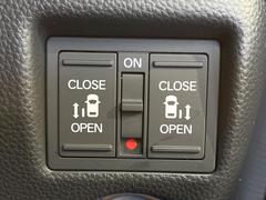 【問合せ　０７４９−２７−４９０７】【両側パワースライドドア】スマートキーや運転席のスイッチで後席両側スライドドアの開閉が可能♪電動だから力を入れてドアを開ける必要がありません。 6