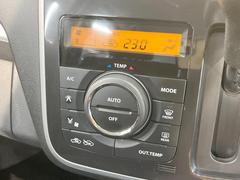 【問合せ　０７４９-２７-４９０７】【オートエアコン】車内の温度を検知し風量や温度を自動で調整。暑い…寒い…と何度もスイッチ操作をする必要はありません。快適な車内空間には必須の機能ですね♪ 7