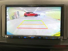 【バックカメラ】駐車時に後方がリアルタイム映像で確認できます。大型商業施設や立体駐車場での駐車時や、夜間のバック時に大活躍！運転スキルに関わらず、今や必須となった装備のひとつです！ 4