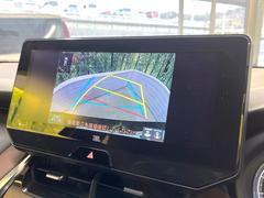 【問合せ：０７４９-２７-４９０７】【バックカメラ】駐車時に後方がリアルタイム映像で確認できます。大型商業施設や立体駐車場での駐車時や、夜間のバック時に大活躍！運転スキルに関わらず、今や必須装備 5