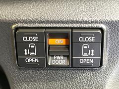 【問合せ：０７４９-２７-４９０７】【両側パワースライドドア】スマートキーや運転席のスイッチで後席両側スライドドアの開閉が可能♪電動だから力を入れてドアを開ける必要が無く、小さなお子様でも簡単に開け閉 5