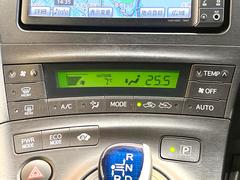 【問合せ：０７４９-２７-４９０７】【オートエアコン】一度お好みの温度に設定すれば、車内の温度を検知し風量や温度を自動で調整。暑い…寒い…と何度もスイッチ操作をする必要はありません。 6