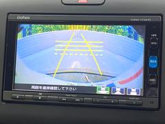 【問合せ：０７４９-２７-４９０７】【バックカメラ】駐車時に後方がリアルタイム映像で確認できます。大型商業施設や立体駐車場での駐車時や、夜間のバック時に大活躍！運転スキルに関わらず、今や必須装備 4