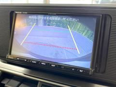 【問合せ：０７４９-２７-４９０７】【バックカメラ】駐車時に後方がリアルタイム映像で確認できます。大型商業施設や立体駐車場での駐車時や、夜間のバック時に大活躍！運転スキルに関わらず、今や必須装備です。 4