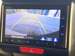 【問合せ：０７４９-２７-４９０７】【バックカメラ】駐車時に後方がリアルタイム映像で確認できます。大型商業施設や立体駐車場での駐車時や、夜間のバック時に大活躍！運転スキルに関わらず、今や必須装備です。 5