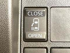 【問合せ：０７４９-２７-４９０７】【パワースライドドア】スマートキーや運転席のスイッチでスライドドアの開閉が可能♪電動だから力を入れてドアを開ける必要が無く、小さいお子様でも簡単開閉。 5