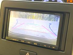 【問合せ：０７４９-２７-４９０７】【バックカメラ】駐車時に後方がリアルタイム映像で確認できます。大型商業施設や立体駐車場での駐車時や、夜間のバック時に大活躍！運転スキルに関わらず、今や必須装備です。 4