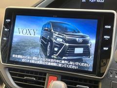 【問合せ：０７４９-２７-４９０７】【純正１０型ナビ】人気の大型１０インチナビを装備。存在感のある大画面はインパクト大！ナビ利用時のマップ表示は見やすく、テレビやＤＶＤは臨場感がアップ！ 3