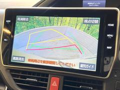 【問合せ：０７４９-２７-４９０７】【バックカメラ】駐車時に後方がリアルタイム映像で確認できます。大型商業施設や立体駐車場での駐車時や、夜間のバック時に大活躍！運転スキルに関わらず、今や必須装備です。 4