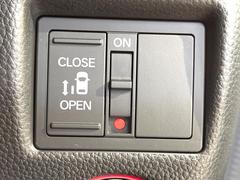 【問合せ：０７４９-２７-４９０７】【パワースライドドア】スマートキーや運転席のスイッチでスライドドアの開閉が可能♪電動だから力を入れてドアを開ける必要が無く、重い荷物を持っている時も楽々！ 5