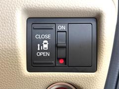 【問合せ：０７４９-２７-４９０７】【パワースライドドア】スマートキーや運転席のスイッチでスライドドアの開閉が可能♪電動だから力を入れてドアを開ける必要が無いです。 5