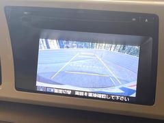 【バックカメラ】駐車時に後方がリアルタイム映像で確認できます。大型商業施設や立体駐車場での駐車時や、夜間のバック時に大活躍！運転スキルに関わらず、今や必須となった装備のひとつです！ 4