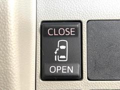 【問合せ：０７４９-２７-４９０７】【パワースライドドア】スマートキーや運転席のスイッチでスライドドアの開閉が可能♪電動だから力を入れてドアを開ける必要が無く、小さいお子様でも簡単開閉。 4
