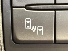 【ブラインドスポットモニタリング】走行中、ドアミラーの死角になりやすい箇所に後続車が接近するとサイドミラー付近に警告を表示、ドライバーに注意喚起をしてくれます。 5