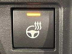 【ステアリングヒーター】冬場に冷たくなりやすい革巻きステアリングを、スイッチ一つで素早く適温に！エアコンよりも早く温まってくれるので、寒い日の運転も快適になりますね♪ 7