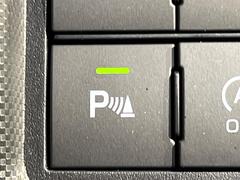 【クリアランスソナー】バンパーに付いたセンサーが障害物を検知！一定の距離に近づくとアラートで教えてくれます♪狭い駐車スペースや車庫入れ時も安心ですね☆ 6