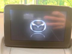 【マツダコネクトナビ】車内の雰囲気にマッチした一体型タイプのナビ。各種車輌設定やＢｌｕｅｔｏｏｔｈ再生等、様々な機能が楽しめます。直感的なダイヤル操作が可能で、使い勝手も良好です。 3
