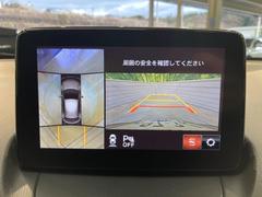 【３６０°ビューモニター】専用のカメラにより、上から見下ろしたような視点で３６０度クルマの周囲を確認することができます☆死角部分も確認しやすく、狭い場所での切り返しや駐車もスムーズに行えます。 4