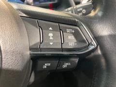 【マツダ・レーダークルーズコントロール】高速道路での長距離走行が楽に！自動で速度を保つクルーズコントロールが、衝突軽減システムと連携し、前方の車両を感知して車間を保つように速度調節してくれます！！ 7