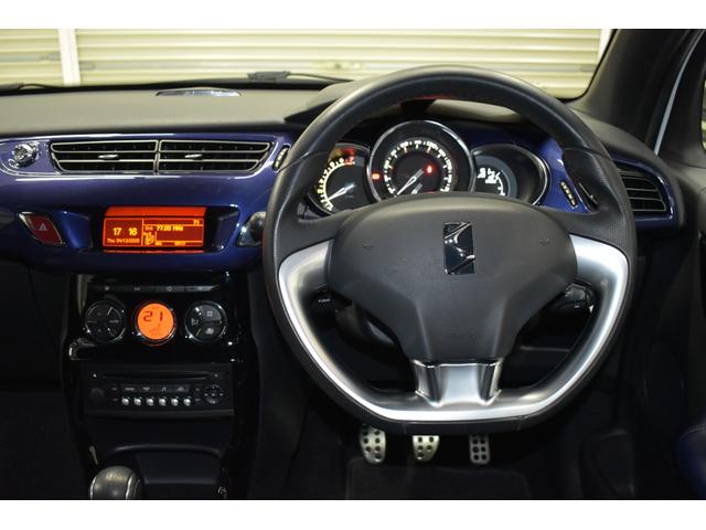 DS3カブリオ スポーツシック 禁煙/レザーシート/電動ルーフ/6MT/1600ccターボ/ETC/バックソナー/純正17AW(8枚目)