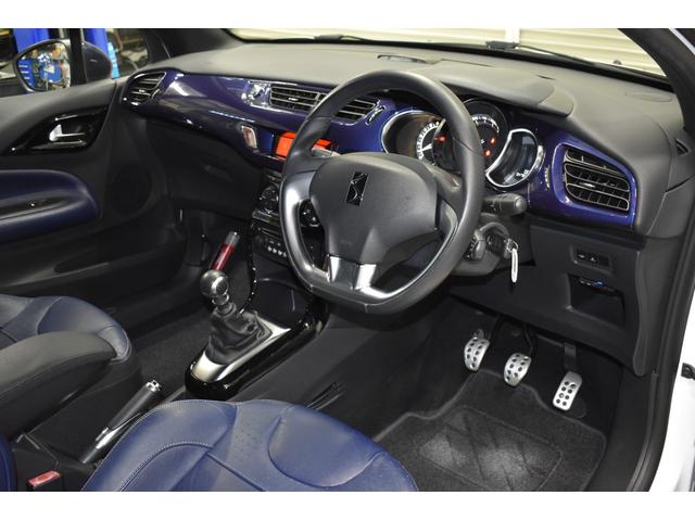 DS3カブリオ スポーツシック 禁煙/レザーシート/電動ルーフ/6MT/1600ccターボ/ETC/バックソナー/純正17AW(19枚目)