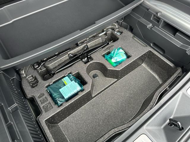 ハリアーハイブリッド Ｚ　レザーパッケージ　登録済未使用車・パノラミックビューモニター・ＴｏｙｏｔａＳａｆｅｔｙＳｅｎｓｅ・ブラインドスポットモニター・パーキングサポートブレーキ・ナビ・フルセグＴＶ・ＥＴＣ２．０・黒革シート・ベンチレーション（51枚目）