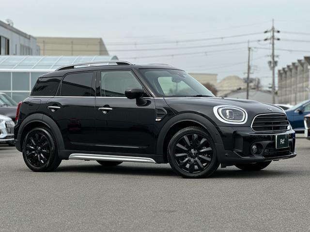 ＭＩＮＩ クーパーＤ　クロスオーバー　クラシック・トリム　ドライビングアシストパッケージ・１８インチアロイホイール・プライバシーガラス・シートヒーター・ドライビングアシスト・純正前後ドライブレコーダー・８．８インチセンターディスプレイ・リアビューカメラ（8枚目）