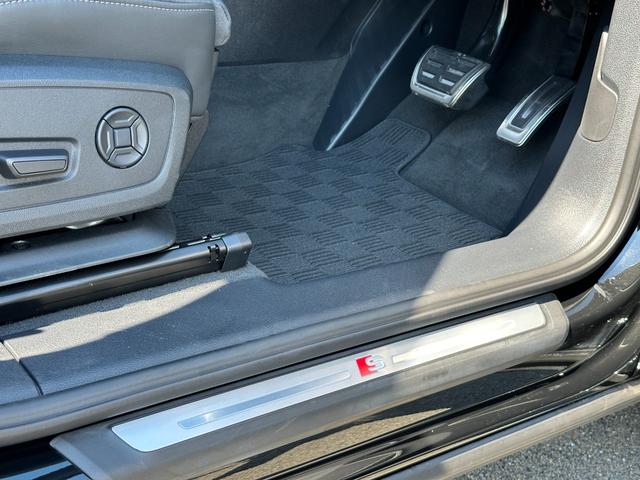 Ｑ３ ３５ＴＦＳＩ　Ｓライン　プラスパッケージ・コンビニエンス＆アシスタンスパッケージ・ブラックＡｕｄｉＲｉｎｇｓ＆ブラックスタイリングパッケージ・ＭＭＩナビ・純正前後ドラレコ・サラウンドビューカメラ・プレセンスフロント（46枚目）
