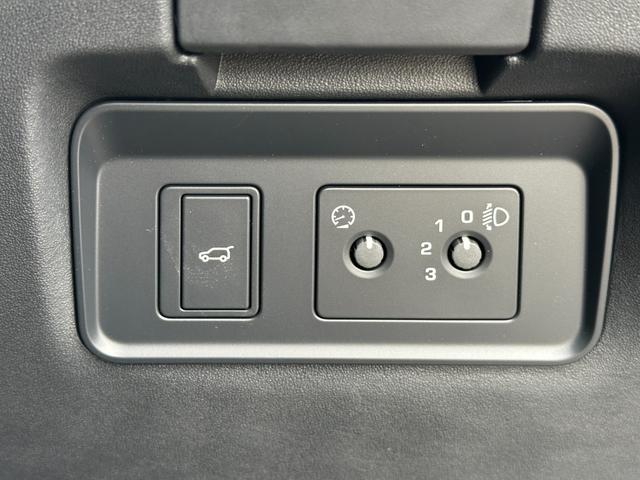 レンジローバーイヴォーク Ｓ　Ｄ２００　１１．４インチナビ・３Ｄカメラ・ＥＴＣ２．０・パワーテールゲート・黒革シート・パワーシート・テレインレスポンス２・ブラインドスポットアシスト・エマージェンシーブレーキ・レーンキープアシスト（32枚目）