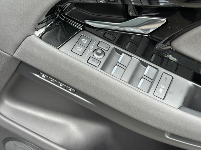 レンジローバーイヴォーク Ｓ　Ｄ２００　１１．４インチナビ・３Ｄカメラ・ＥＴＣ２．０・パワーテールゲート・黒革シート・パワーシート・テレインレスポンス２・ブラインドスポットアシスト・エマージェンシーブレーキ・レーンキープアシスト（45枚目）