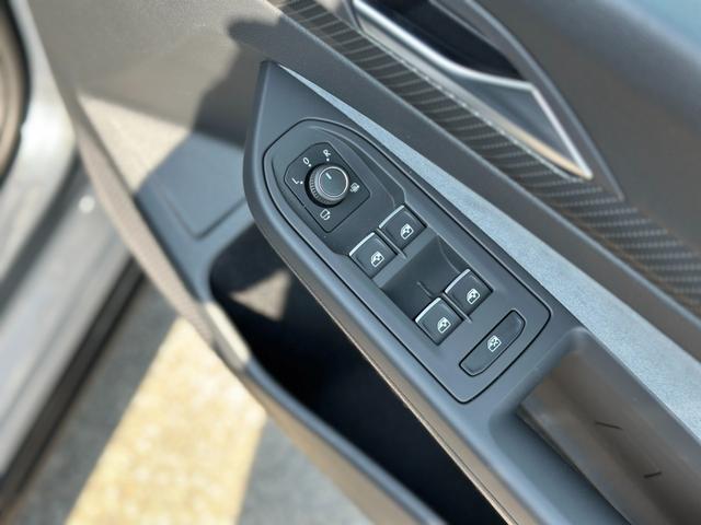 ゴルフ ＴＤＩ　Ｒライン　プラチナムエディション　ＤＣＣパッケージ・ナビＴＶ・ＥＴＣ２．０・バックカメラ・ディスプレイオーディオ・シートヒーター・ステアリングヒーター・スマートキー・ワイヤレス充電・アダプティブクルーズコントロール・禁煙車・保証継承（46枚目）