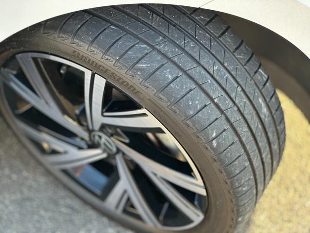 ゴルフ ＴＤＩ　Ｒライン　プラチナムエディション　ＤＣＣパッケージ・ナビ・フルセグＴＶ・ＥＴＣ２．０・シートヒーター・ステアリングヒーター・ワイヤレスチャージャー・レーダークルーズコントロール・バックカメラ・メーカー保証継承（22枚目）