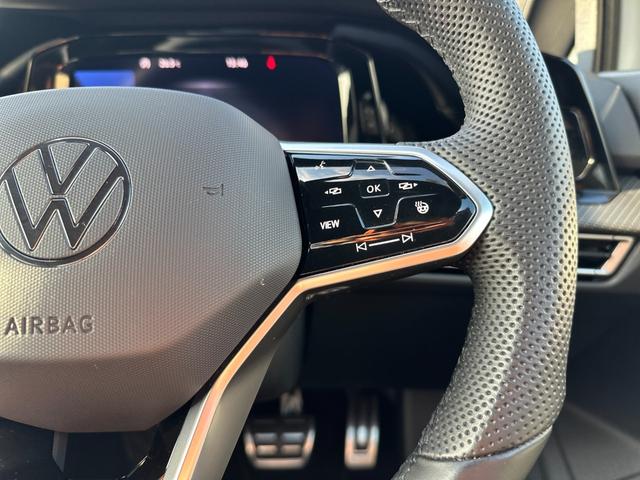 ゴルフ ＴＤＩ　Ｒライン　プラチナムエディション　ＤＣＣパッケージ・ナビ・フルセグＴＶ・ＥＴＣ２．０・シートヒーター・ステアリングヒーター・ワイヤレスチャージャー・レーダークルーズコントロール・バックカメラ・メーカー保証継承（27枚目）