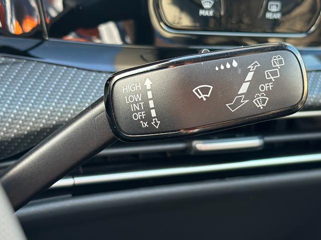 ゴルフ ＴＤＩ　Ｒライン　プラチナムエディション　ＤＣＣパッケージ・ナビ・フルセグＴＶ・ＥＴＣ２．０・シートヒーター・ステアリングヒーター・ワイヤレスチャージャー・レーダークルーズコントロール・バックカメラ・メーカー保証継承（29枚目）