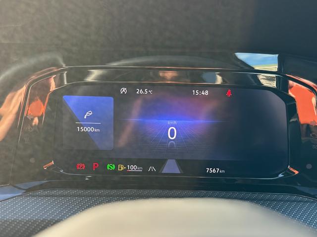 ゴルフ ＴＤＩ　Ｒライン　プラチナムエディション　ＤＣＣパッケージ・ナビ・フルセグＴＶ・ＥＴＣ２．０・シートヒーター・ステアリングヒーター・ワイヤレスチャージャー・レーダークルーズコントロール・バックカメラ・メーカー保証継承（30枚目）