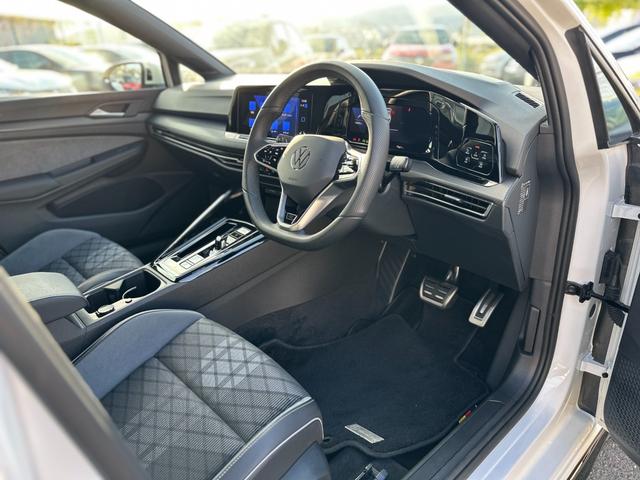 ゴルフ ＴＤＩ　Ｒライン　プラチナムエディション　ＤＣＣパッケージ・ナビ・フルセグＴＶ・ＥＴＣ２．０・シートヒーター・ステアリングヒーター・ワイヤレスチャージャー・レーダークルーズコントロール・バックカメラ・メーカー保証継承（41枚目）