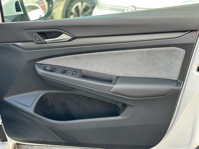 ゴルフ ＴＤＩ　Ｒライン　プラチナムエディション　ＤＣＣパッケージ・ナビ・フルセグＴＶ・ＥＴＣ２．０・シートヒーター・ステアリングヒーター・ワイヤレスチャージャー・レーダークルーズコントロール・バックカメラ・メーカー保証継承（44枚目）