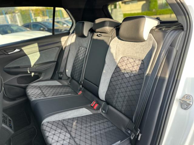 ゴルフ ＴＤＩ　Ｒライン　プラチナムエディション　ＤＣＣパッケージ・ナビ・フルセグＴＶ・ＥＴＣ２．０・シートヒーター・ステアリングヒーター・ワイヤレスチャージャー・レーダークルーズコントロール・バックカメラ・メーカー保証継承（49枚目）