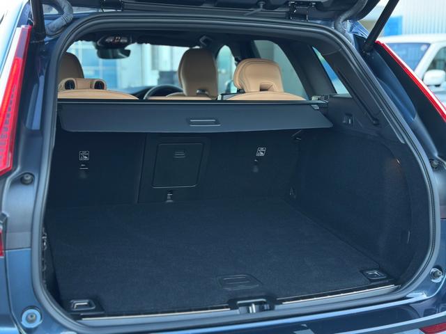 ＸＣ６０ ウルトラ　Ｂ５　ＡＷＤ　茶革シート・サンルーフ・ハーマンカードン・クリスタルシフトノブ・Ｇｏｏｇｌｅナビ・ワイヤレスチャージャー・シートヒーター・シートエアコン・ステアリングヒーター・フットトランクオープナー（17枚目）