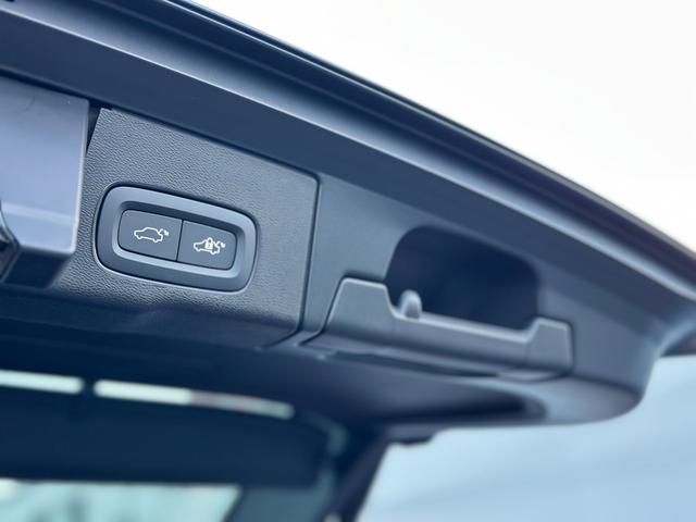 ＸＣ６０ ウルトラ　Ｂ５　ＡＷＤ　茶革シート・サンルーフ・ハーマンカードン・クリスタルシフトノブ・Ｇｏｏｇｌｅナビ・ワイヤレスチャージャー・シートヒーター・シートエアコン・ステアリングヒーター・フットトランクオープナー（21枚目）