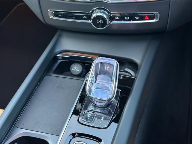 ＸＣ６０ ウルトラ　Ｂ５　ＡＷＤ　茶革シート・サンルーフ・ハーマンカードン・クリスタルシフトノブ・Ｇｏｏｇｌｅナビ・ワイヤレスチャージャー・シートヒーター・シートエアコン・ステアリングヒーター・フットトランクオープナー（42枚目）