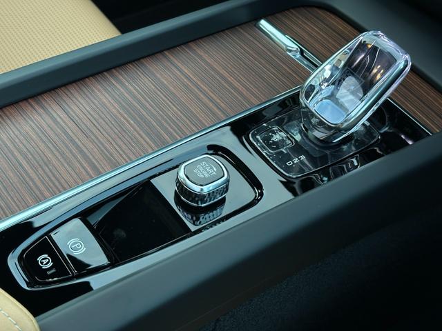 ＸＣ６０ ウルトラ　Ｂ５　ＡＷＤ　茶革シート・サンルーフ・ハーマンカードン・クリスタルシフトノブ・Ｇｏｏｇｌｅナビ・ワイヤレスチャージャー・シートヒーター・シートエアコン・ステアリングヒーター・フットトランクオープナー（43枚目）