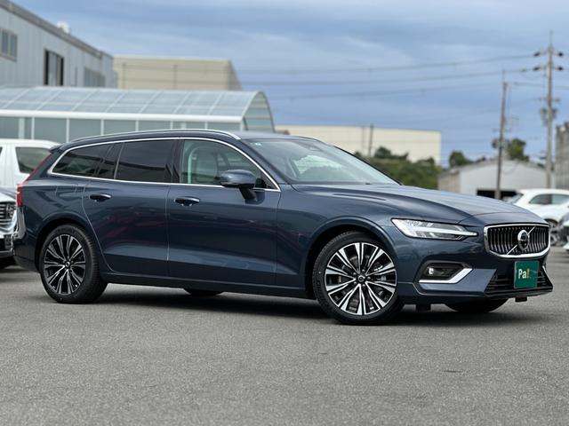 Ｖ６０ ウルトラ　Ｂ４　登録済未使用車・ハーマンカードン・白革シート・クリスタルシフトノブ・Ｇｏｏｇｌｅナビ・パワーシート・シートヒーター・シートエアコン・ステアリングヒーター・フットトランクオープナー・ワイヤレスチャージャ（9枚目）