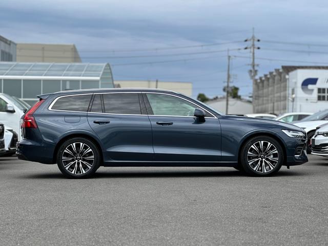 Ｖ６０ ウルトラ　Ｂ４　登録済未使用車・ハーマンカードン・白革シート・クリスタルシフトノブ・Ｇｏｏｇｌｅナビ・パワーシート・シートヒーター・シートエアコン・ステアリングヒーター・フットトランクオープナー・ワイヤレスチャージャ（11枚目）